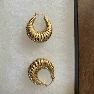 10kt Gold shell earrings